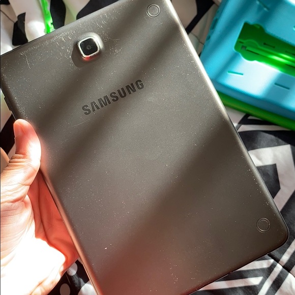 Galaxy Tablet - Picture 2 of 3